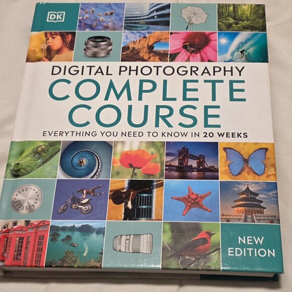 Nikon D5600 Black DSLR Camera w/ Lenses LOT - Picture 2 of 4